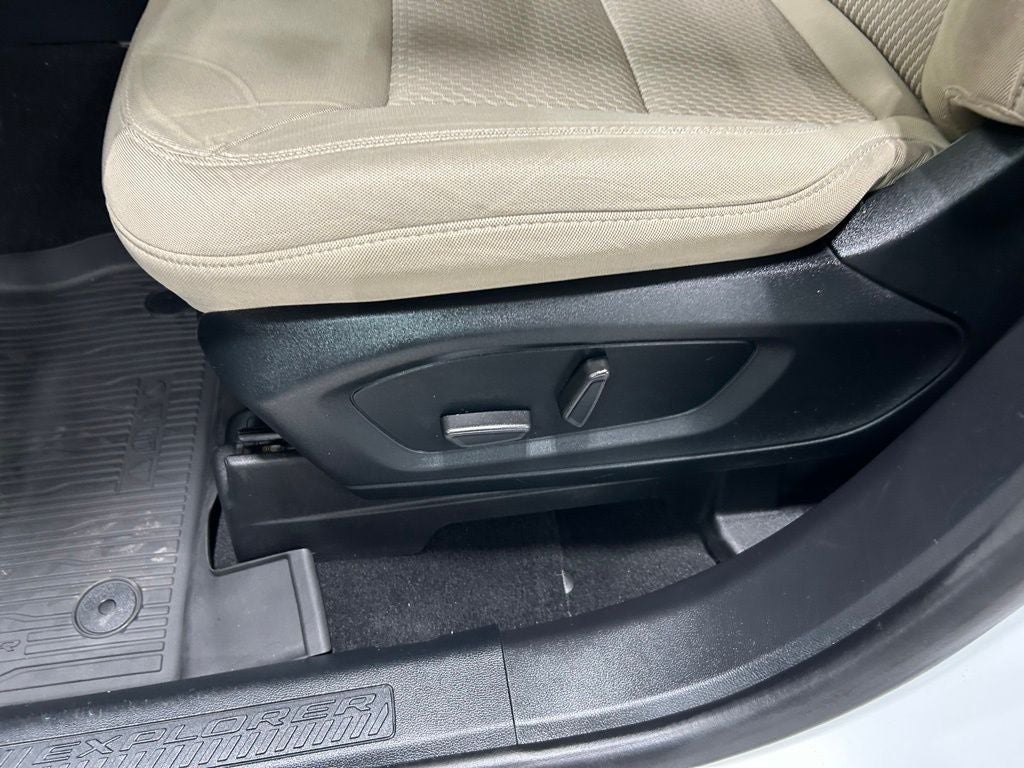 2020 Ford Explorer Base