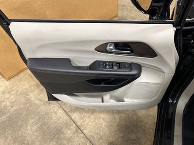 2017 Chrysler Pacifica Touring L