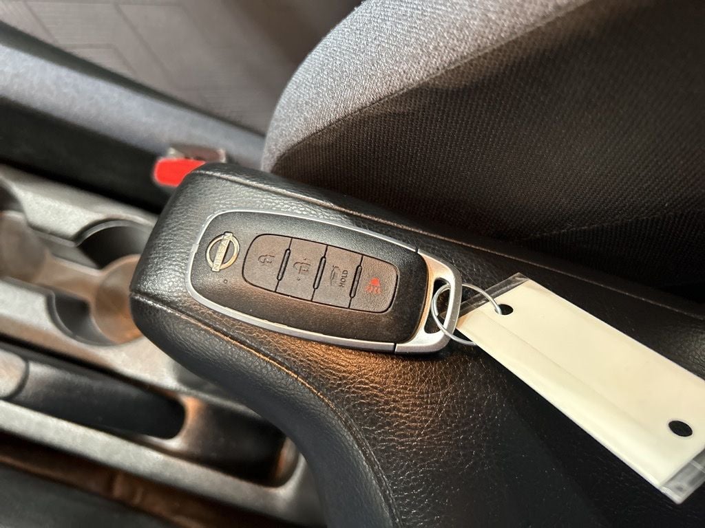 2023 Nissan Versa 1.6 SV