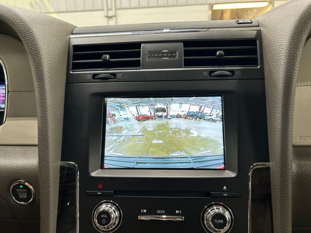 2015 Lincoln Navigator Base