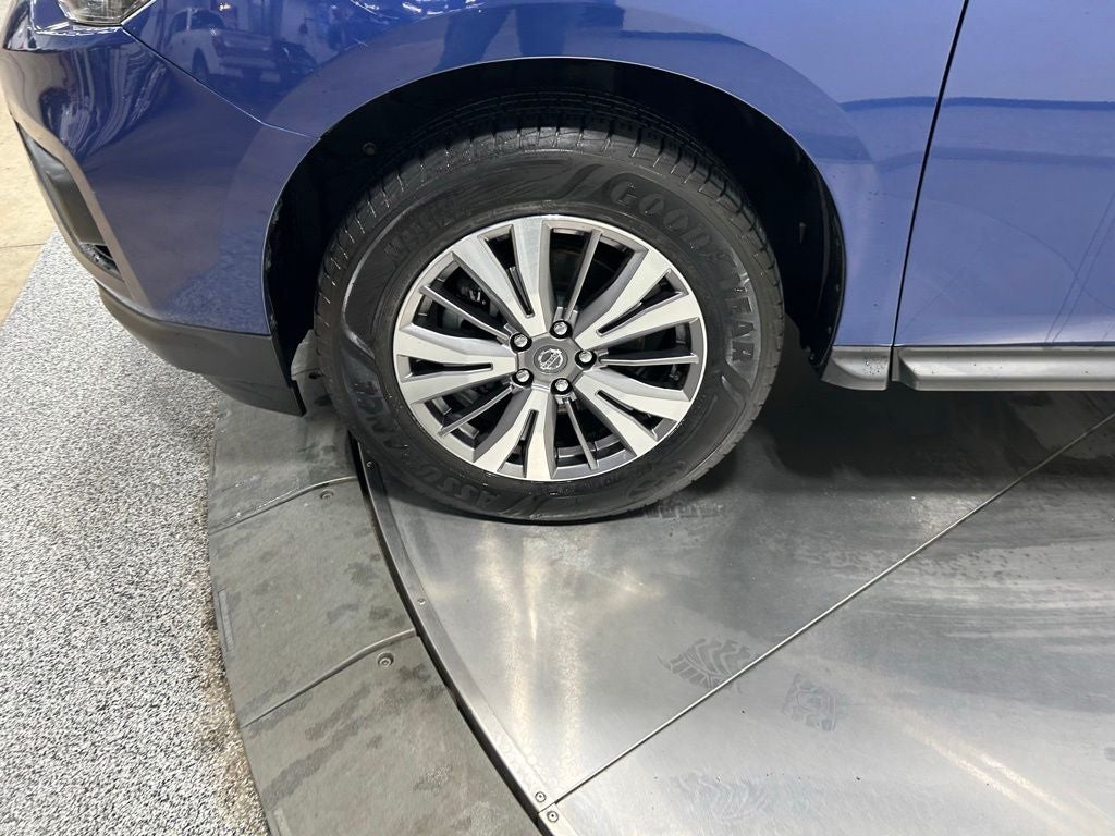 2020 Nissan Pathfinder SV