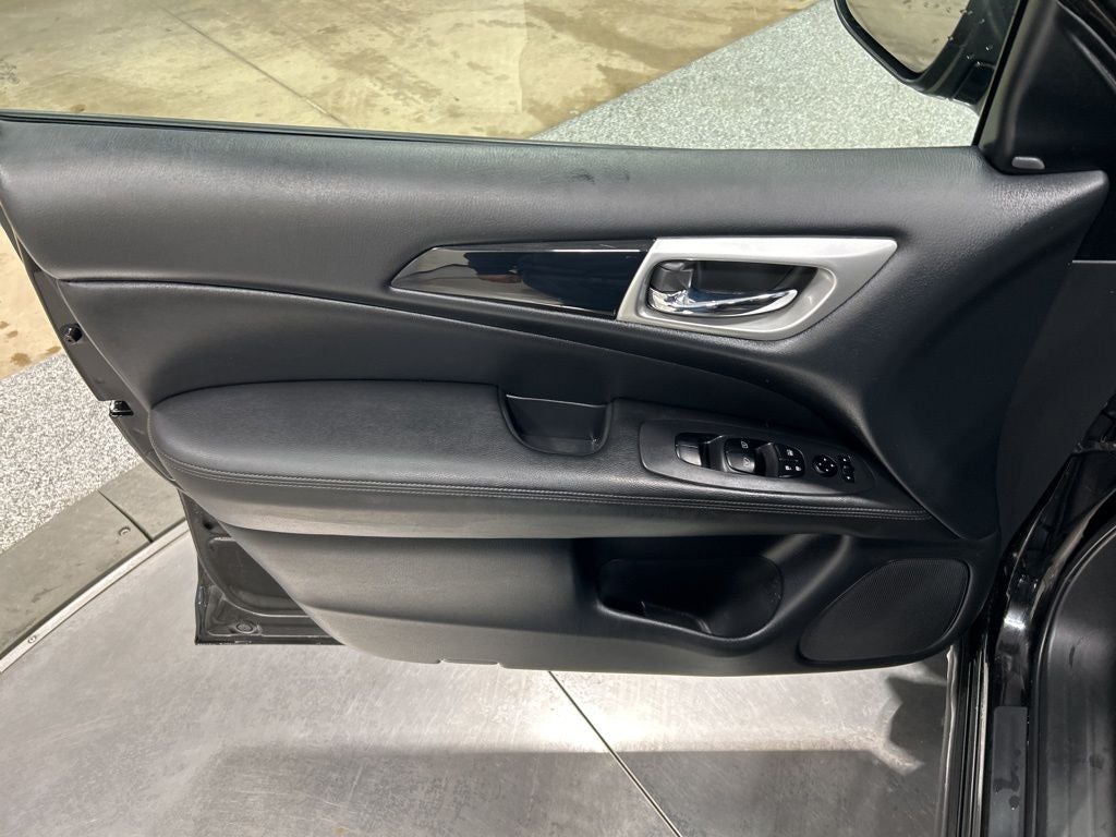 2020 Nissan Pathfinder SV