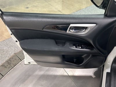 2017 Nissan Pathfinder SV